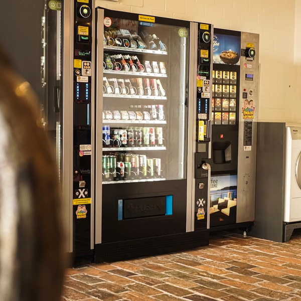 Snackautomaten und Waschmaschinen im 24/7 Store in Jever